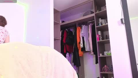 Snapshot of sharonblack_ chatting on April 23, 2026, 11:09 am kitsune online show from April 23, 2026, 11:09 am