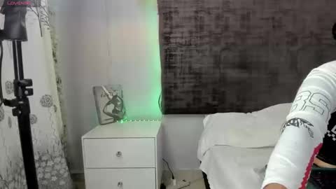 sharoncute16 online show from September 29, 2025, 9:19 pm