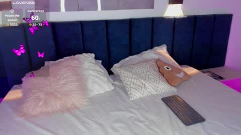 SharonLovee  online show from November 29, 2025, 11:41 pm