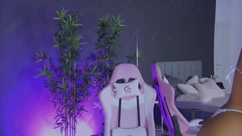 Snapshot of shayblonde chatting on December 14, 2024, 8:40 pm shayblonde online show from December 14, 2024, 8:40 pm