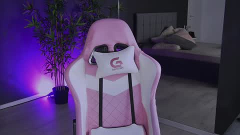 Snapshot of shayblonde chatting on December 14, 2024, 11:45 pm shayblonde online show from December 14, 2024, 11:45 pm