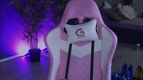 Snapshot of shayblonde chatting on December 15, 2024, 11:42 pm shayblonde online show from December 15, 2024, 11:42 pm