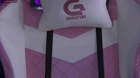 Snapshot of shayblonde chatting on December 23, 2024, 3:07 am shayblonde online show from December 23, 2024, 3:07 am