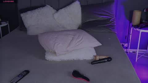 Snapshot of shayblonde chatting on December 24, 2024, 1:06 am shayblonde online show from December 24, 2024, 1:06 am