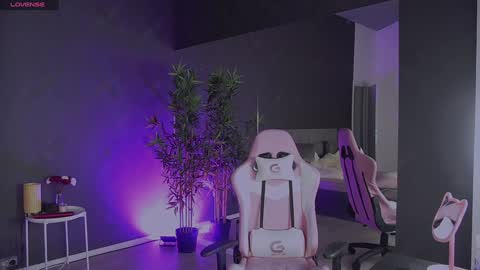 Snapshot of shayblonde chatting on December 30, 2024, 12:22 am shayblonde online show from December 30, 2024, 12:22 am