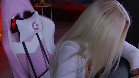 Snapshot of shayblonde chatting on January 6, 2025, 12:37 am shayblonde online show from January 6, 2025, 12:37 am