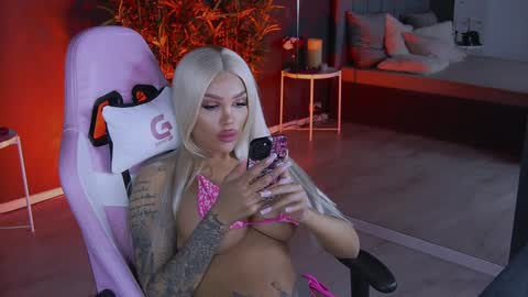 Snapshot of shayblonde chatting on January 9, 2025, 9:37 pm shayblonde online show from January 9, 2025, 9:37 pm