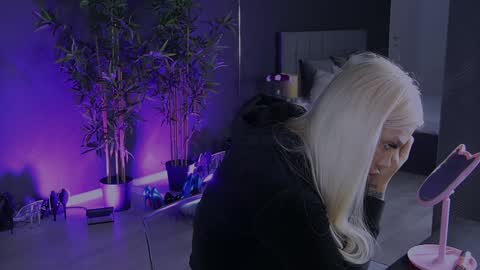 Snapshot of shayblonde chatting on February 3, 2025, 8:03 pm shayblonde online show from February 3, 2025, 8:03 pm