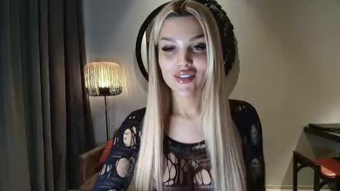 Snapshot of shayblonde chatting on October 2, 2025, 6:37 pm shayblonde online show from October 2, 2025, 6:37 pm
