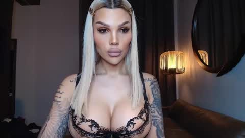 Snapshot of shayblonde chatting on October 21, 2025, 7:36 pm shayblonde online show from October 21, 2025, 7:36 pm