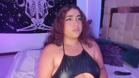 Snapshot of sheeylaroee chatting on February 20, 2025, 1:03 am Heidy online show from February 20, 2025, 1:03 am