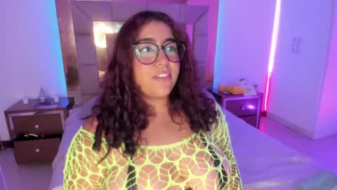 Snapshot of sheeylaroee chatting on February 25, 2025, 2:03 am Heidy online show from February 25, 2025, 2:03 am