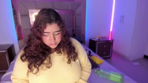 Snapshot of sheeylaroee chatting on March 11, 2025, 2:43 am Heidy online show from March 11, 2025, 2:43 am