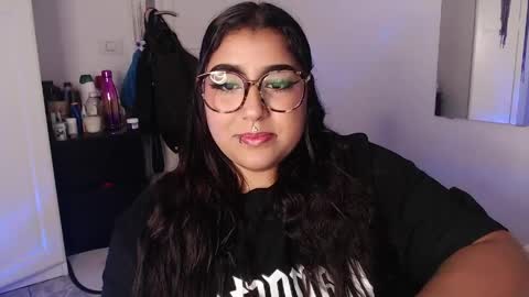 Heidy  online show from May 18, 2026, 4:46 pm
