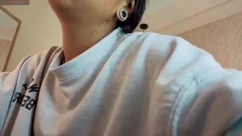 Snapshot of sheilly_brown chatting on August 5, 2026, 6:11 pm sheilly_brown online show from August 5, 2026, 6:11 pm