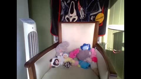 Snapshot of shelbyannn chatting on May 13, 2026, 11:00 pm Red online show from May 13, 2026, 11:00 pm