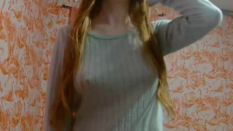 Snapshot of shelikessoymilk chatting on February 15, 2026, 9:44 pm Erika online show from February 15, 2026, 9:44 pm