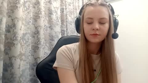 Lisa online show from November 27, 2025, 6:15 am