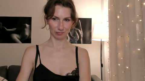 shesleepsnaked online show from February 1, 2026, 4:49 pm