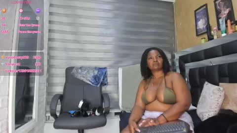 Snapshot of sheyla__ebony chatting on May 18, 2026, 10:43 am sheyla__ebony online show from May 18, 2026, 10:43 am