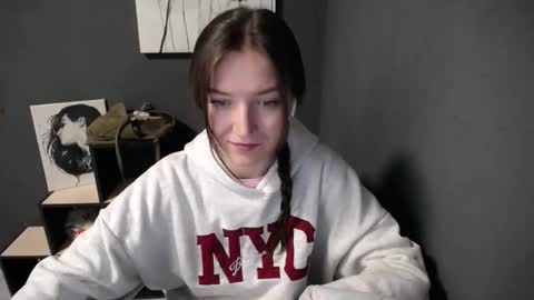 Snapshot of shining_pearl chatting on April 29, 2026, 7:23 am Jesica online show from April 29, 2026, 7:23 am