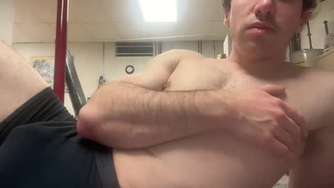 Snapshot of shirtlesshunk15 chatting on June 1, 2026, 1:18 am shirtlesshunk15 online show from June 1, 2026, 1:18 am