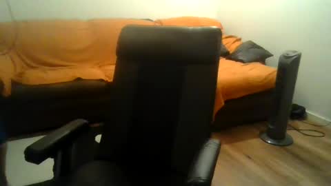 Snapshot of showherenow chatting on August 4, 2026, 9:12 am showherenow online show from August 4, 2026, 9:12 am