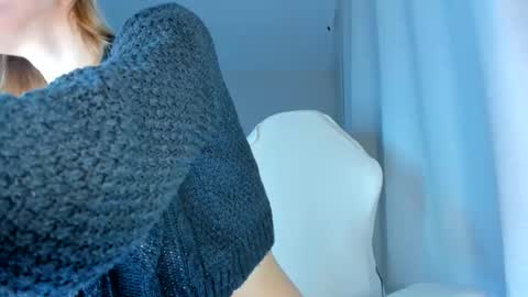 Snapshot of showmejenny chatting on February 3, 2026, 3:37 am jennywoody online show from February 3, 2026, 3:37 am