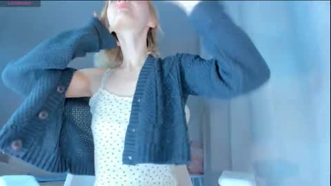 Snapshot of showmejenny chatting on February 12, 2026, 4:51 am jennywoody online show from February 12, 2026, 4:51 am