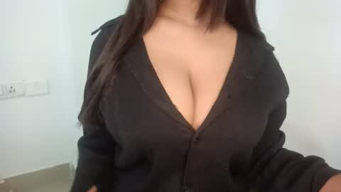 shreya_07 online show from June 18, 2026, 2:01 am