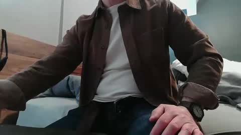 Snapshot of shutterbug989 chatting on April 20, 2026, 12:35 am shutterbug989 online show from April 20, 2026, 12:35 am