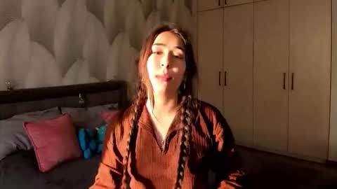Snapshot of shy_bambiii chatting on October 20, 2025, 2:01 am Mika online show from October 20, 2025, 2:01 am