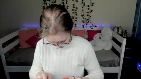 shy_elina01 online show from October 22, 2025, 10:26 am