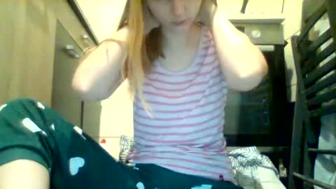 shy_model19 online show from December 30, 2024, 2:42 am