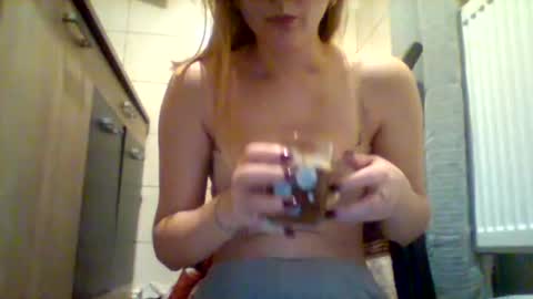 shy_model19 online show from January 7, 2025, 3:35 am