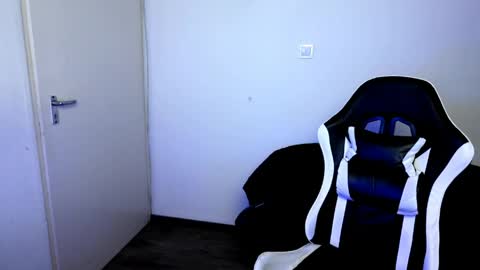 shy_nerd_babyy online show from March 27, 2026, 8:26 am