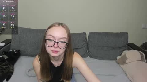 Snapshot of shy_suchka chatting on October 13, 2025, 4:51 pm Melissa online show from October 13, 2025, 4:51 pm