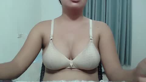Snapshot of shy_thea chatting on November 27, 2025, 3:14 pm shy_thea online show from November 27, 2025, 3:14 pm