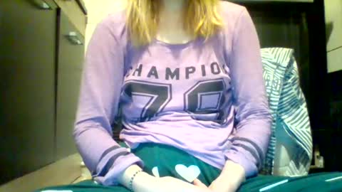 shy_woman18 online show from January 23, 2025, 4:19 am