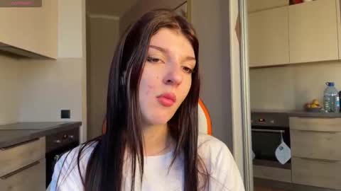 Bella online show from October 25, 2025, 6:54 am