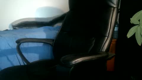 shyboyhugecum2020 online show from May 12, 2026, 2:52 am