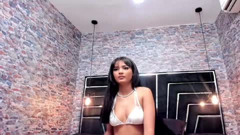 ELENA  online show from May 16, 2026, 7:34 pm