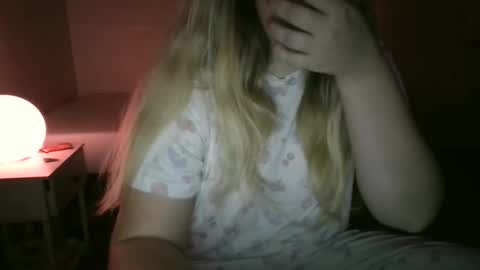 Snapshot of shyelyseee chatting on November 12, 2025, 1:39 am Elyse online show from November 12, 2025, 1:39 am