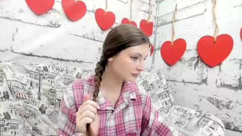 shyly_lisa online show from September 30, 2025, 1:32 am