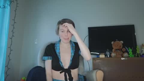 Snapshot of shyohiogirl chatting on January 29, 2025, 12:45 pm Hippie online show from January 29, 2025, 12:45 pm