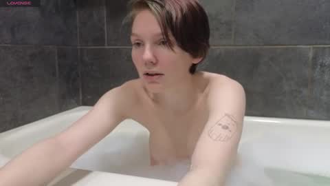 Snapshot of shyohiogirl chatting on February 10, 2025, 7:36 am Hippie online show from February 10, 2025, 7:36 am