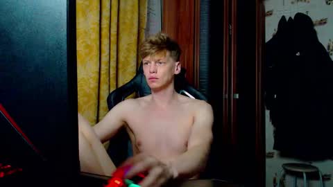 Snapshot of shyredstar chatting on January 18, 2026, 3:32 am Tom and Betty online show from January 18, 2026, 3:32 am