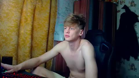 Snapshot of shyredstar chatting on February 15, 2026, 4:31 am Tom and Betty online show from February 15, 2026, 4:31 am