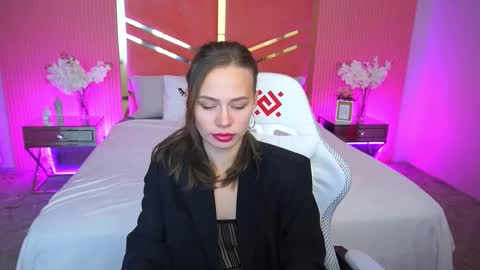 shyysiren online show from October 1, 2025, 6:19 am