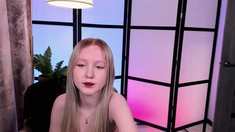 Snapshot of sia_hart chatting on March 27, 2026, 5:56 pm Sia online show from March 27, 2026, 5:56 pm